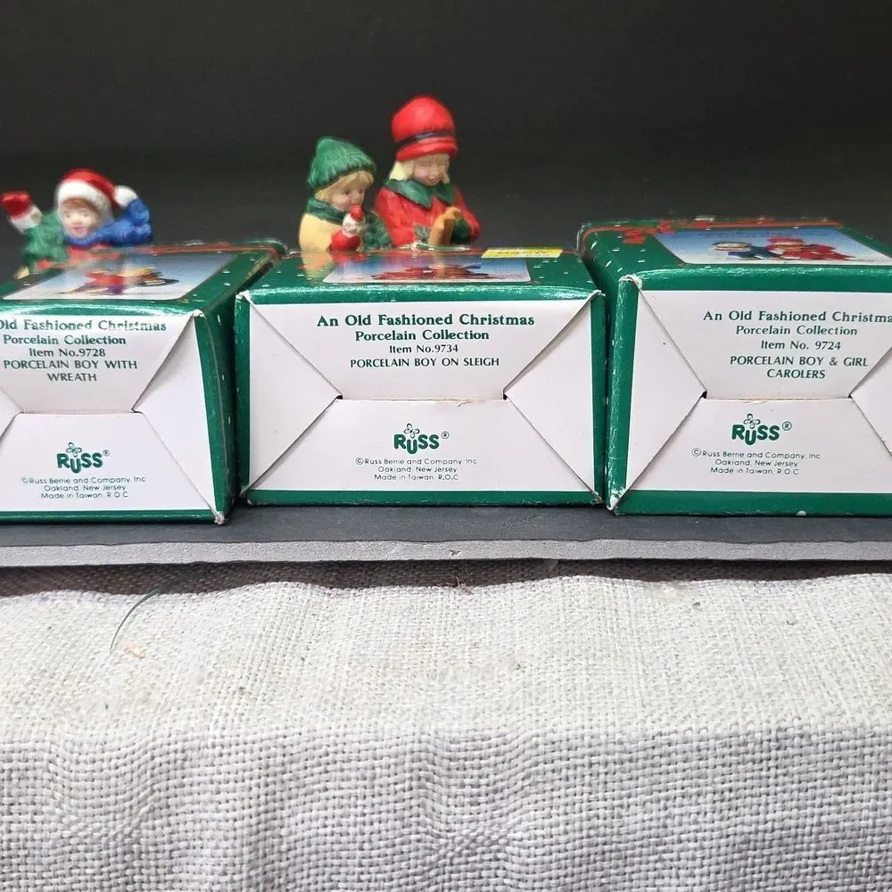 Festive‎ Kids Figurine Set Vintage Russ Christmas Figurines